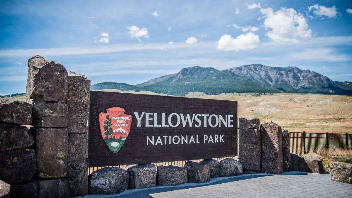 Best Places to Visit in the U.S. in April - Yellowstone