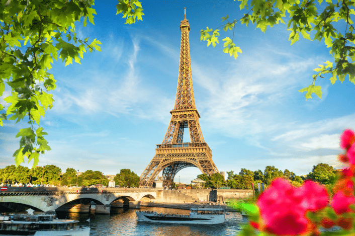 Best Places to Travel for Valentine's Day - Paris